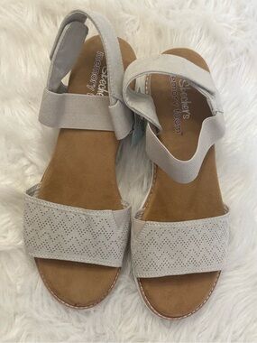 Skechers Women's Light Beige Memory Foam Sandals